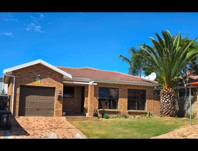 3 BEDROOM TOWNHOUSE FOR SALE IN LANGEBERG HEIGHTS